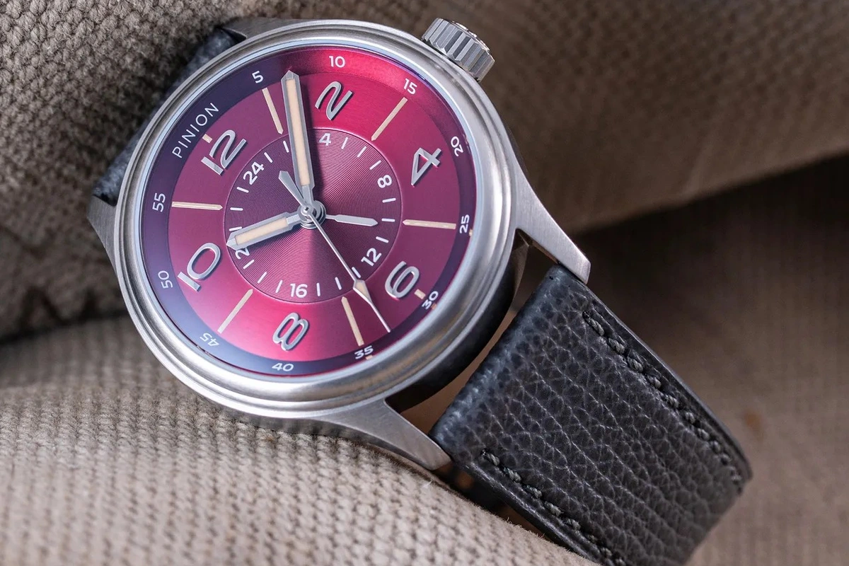Pinion Neutron Dual RD Electroplated Red Dial Detail